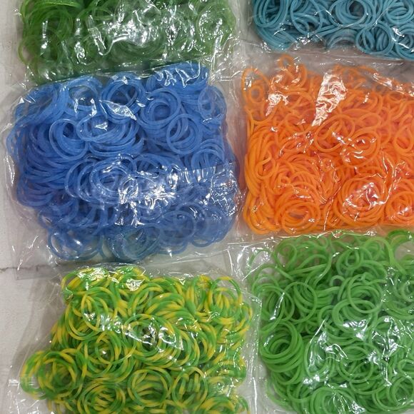 Loom Kit Rubberband 15 Packages  Red Yellow Blue multicolored 6500+ Pcs - Picture 4 of 7